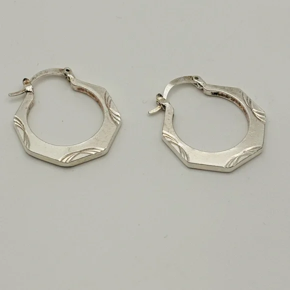 Vintage Sterling Silver Octagon Hoop Earrings – Engraved Leaf Design - Picture 2 of 8